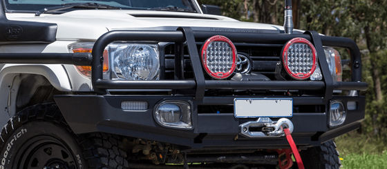 Steel Bull Bar Dengan Lampu Terintegrasi 20W 12V 50 000 Jam Umur Hitam Powder Coat Finish Untuk Truk