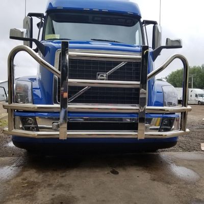 Pabrik Dongsui Gaya Baru yang Tangguh Harga Asli Semi Truk Bumper Pelindung Rusa Untuk Freightliner Cascadia Volvo International Prostar Kenworth Peterbilt Mack Pinnacle