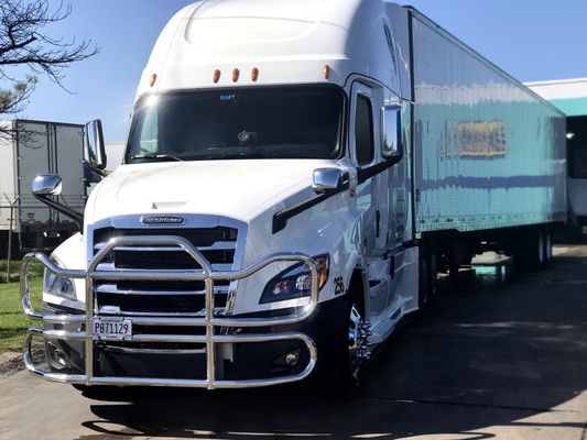 Pabrik Dongsui Berkualitas tinggi Baru bergaya Amerika Utara Semi Truck Bumper Deer Guard Untuk Freightliner Cascadia For Volvo International Prostar Kenworth Peterbilt Mack Pinnacle